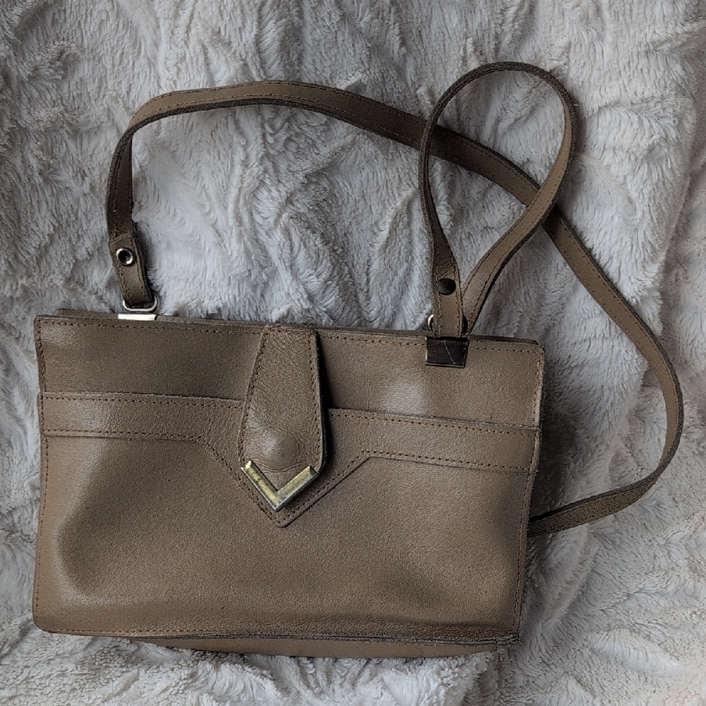 Vintage Tan Leather Crossbody Bag with Elegant Design